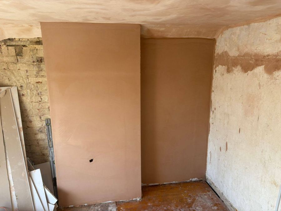 Freshly skimmed wall drying to an even finish